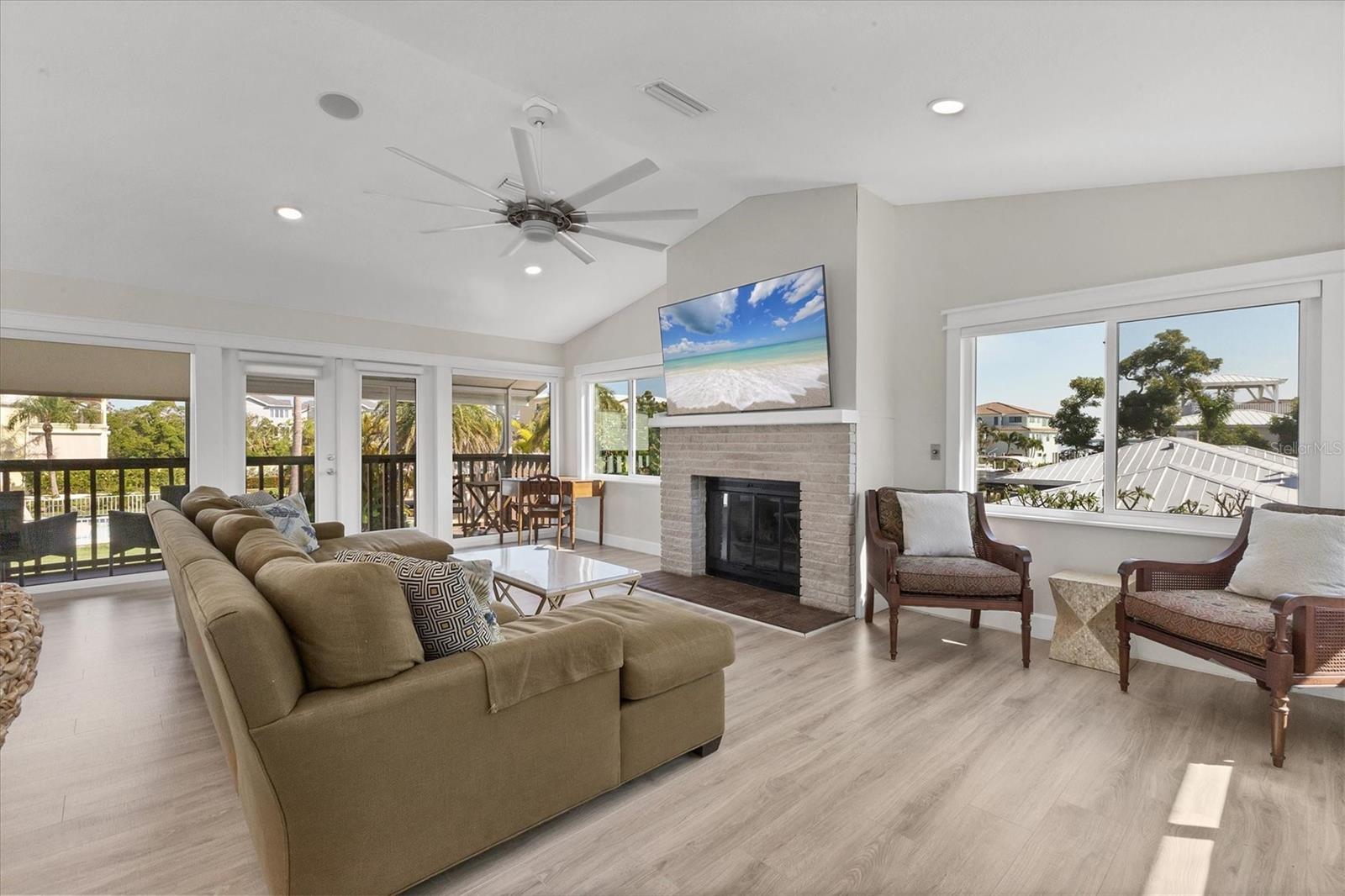 825 TARAWITT DR — photo 10