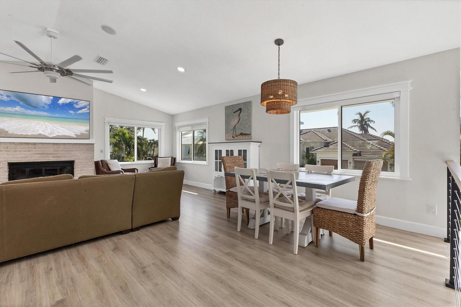 825 TARAWITT DR — photo 18