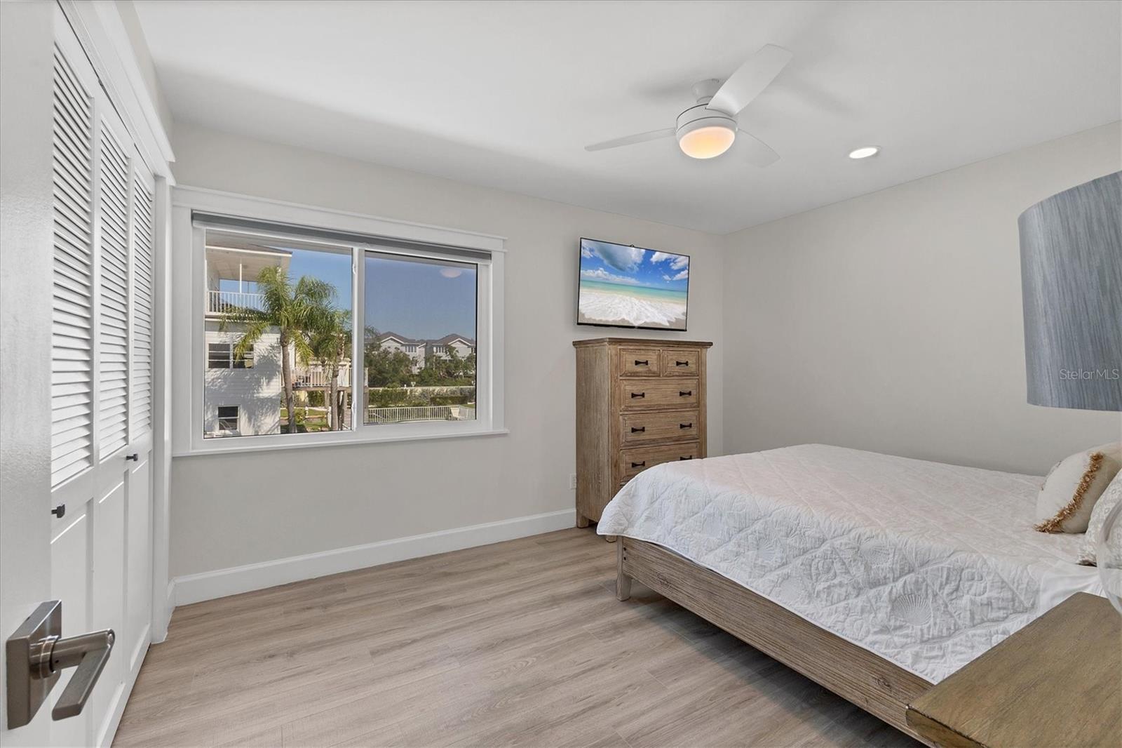 825 TARAWITT DR — photo 23