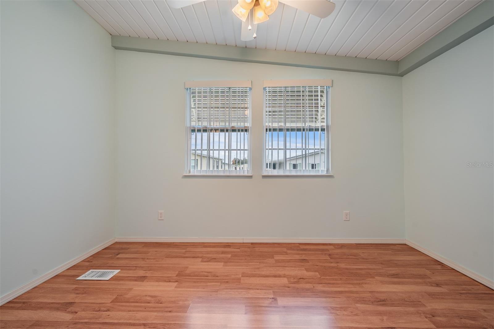 37443 GILL AVE — photo 46