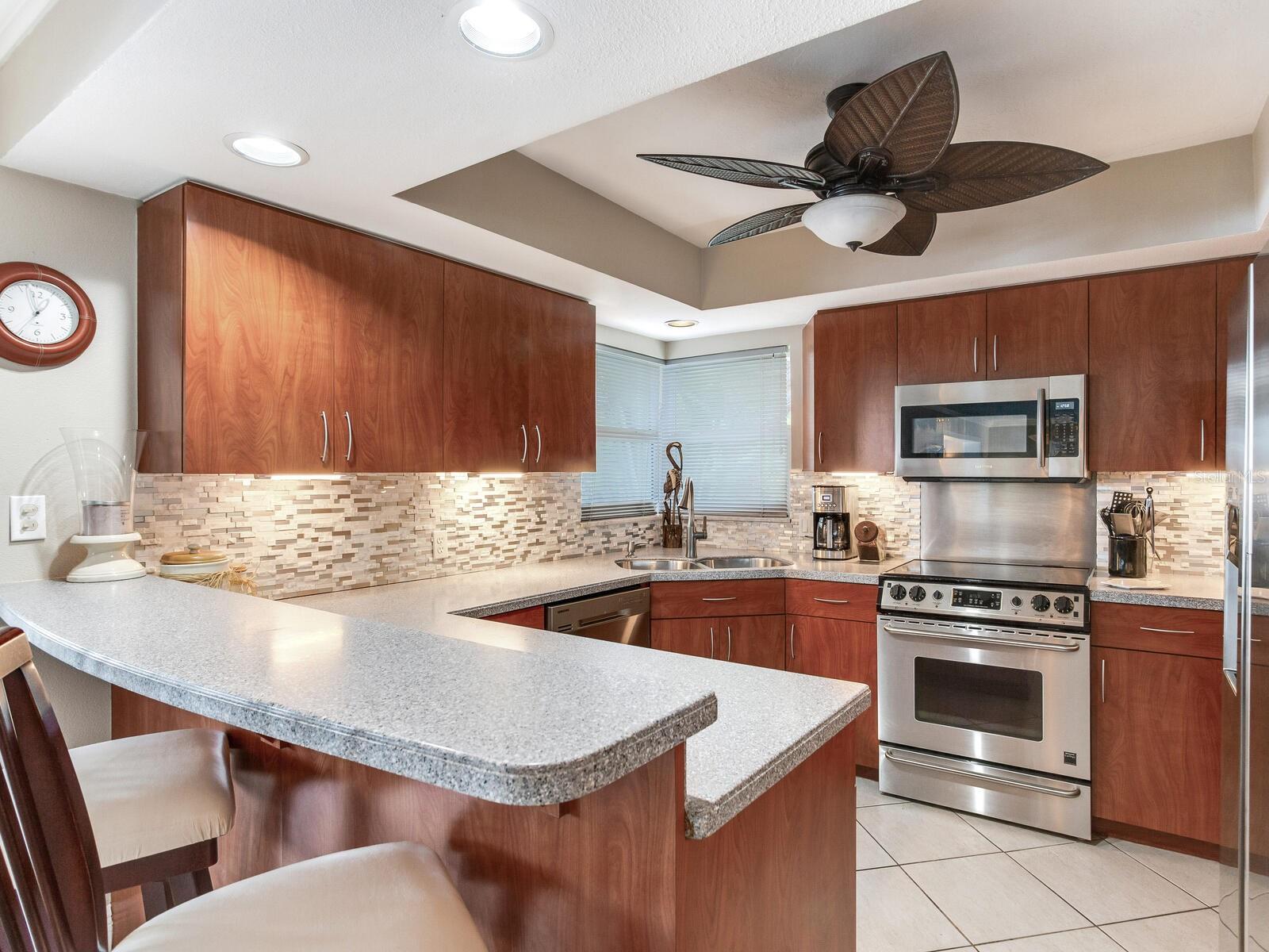 210 DOLPHIN PT #B — photo 9