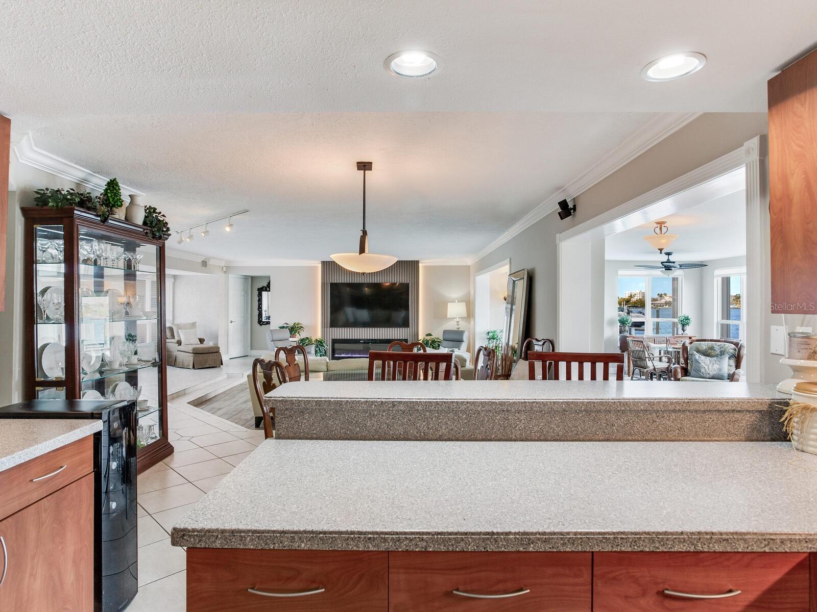210 DOLPHIN PT #B — photo 31