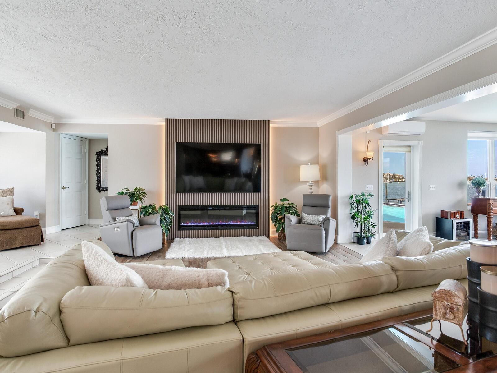 210 DOLPHIN PT #B — photo 10