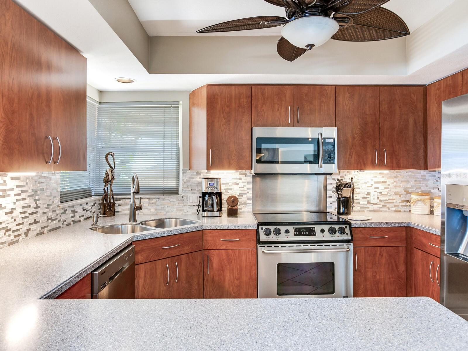 210 DOLPHIN PT #B — photo 29