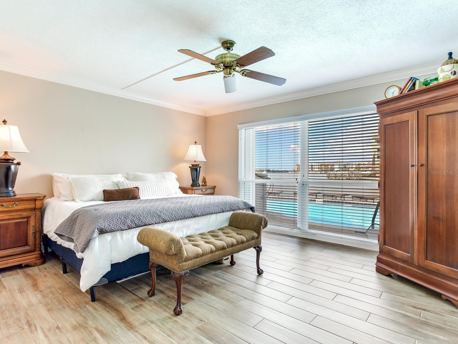 210 DOLPHIN PT #B — photo 37
