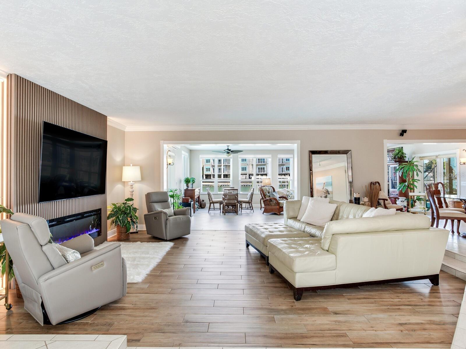 210 DOLPHIN PT #B — photo 6