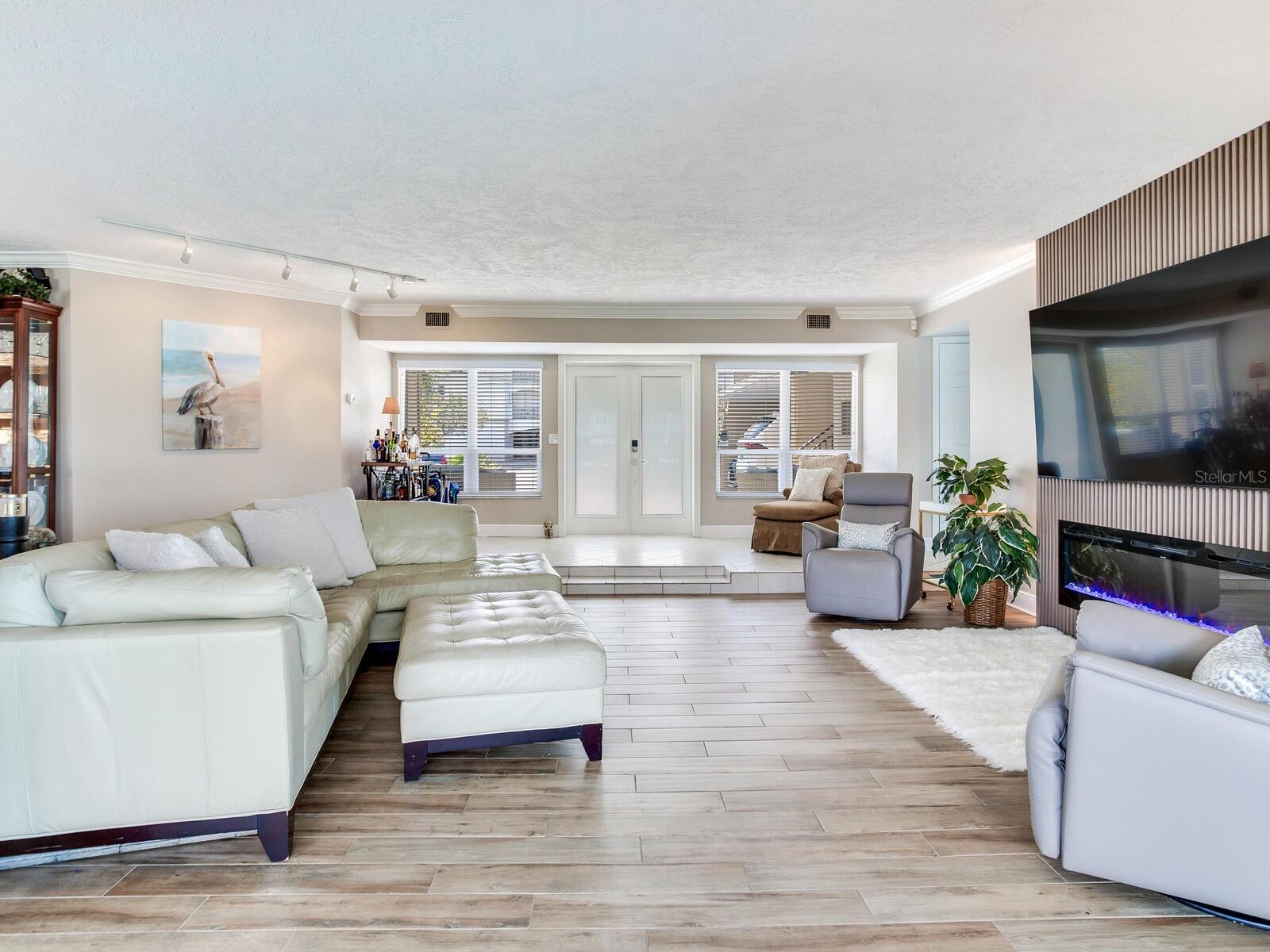 210 DOLPHIN PT #B — photo 42