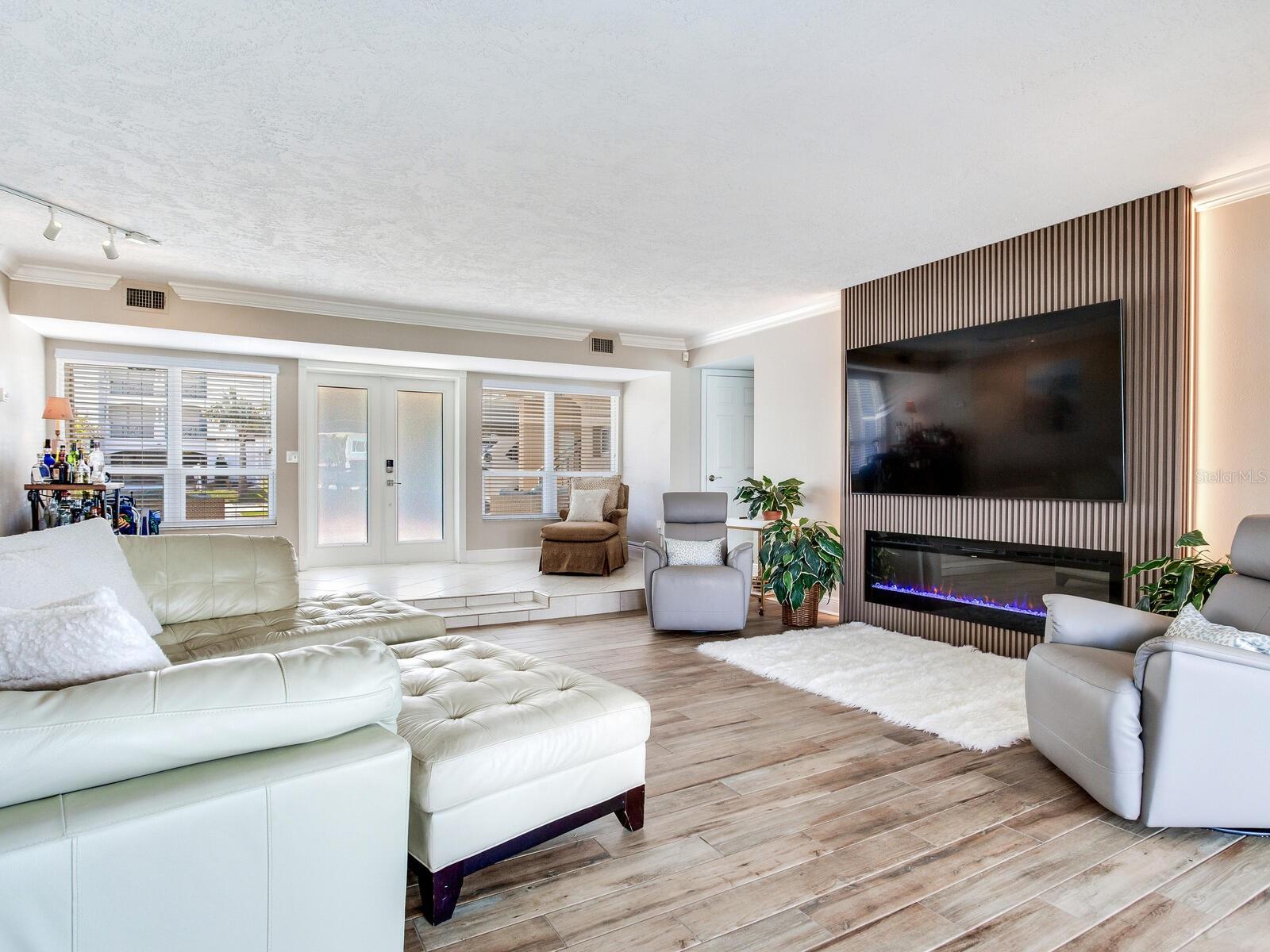 210 DOLPHIN PT #B — photo 36
