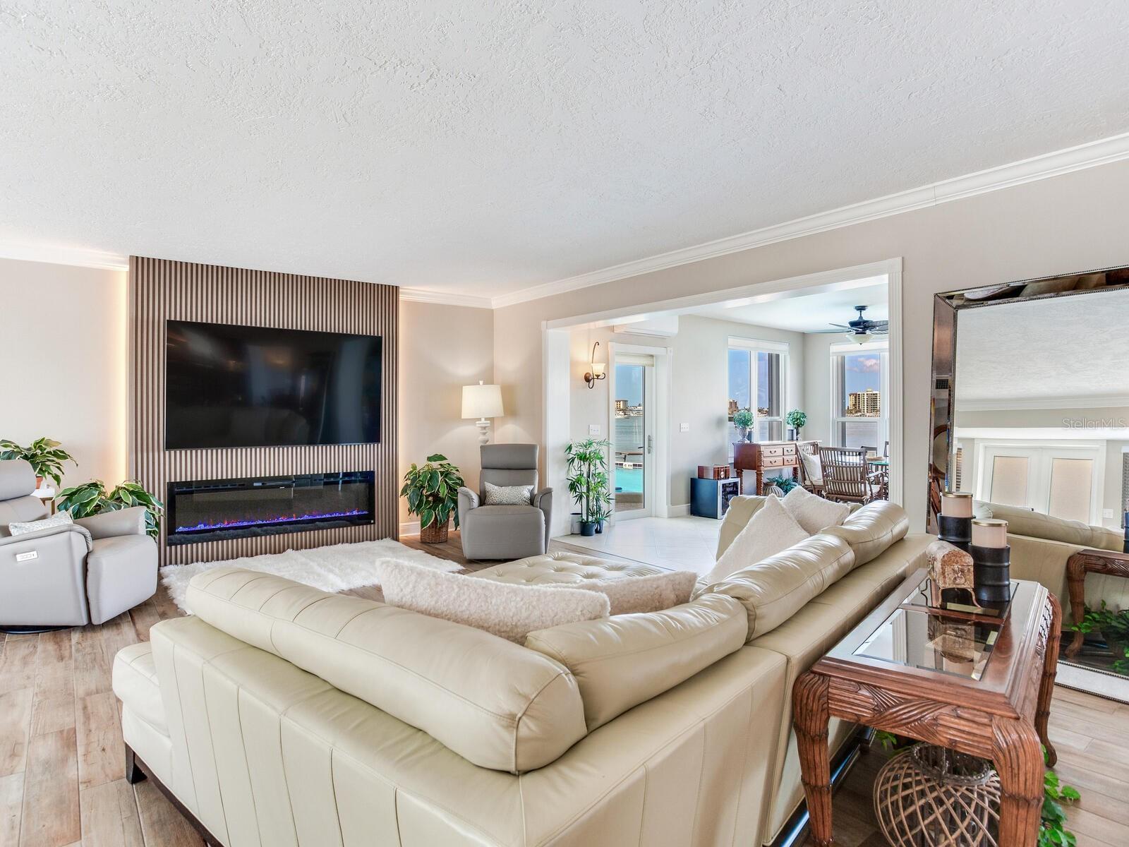 210 DOLPHIN PT #B — photo 11