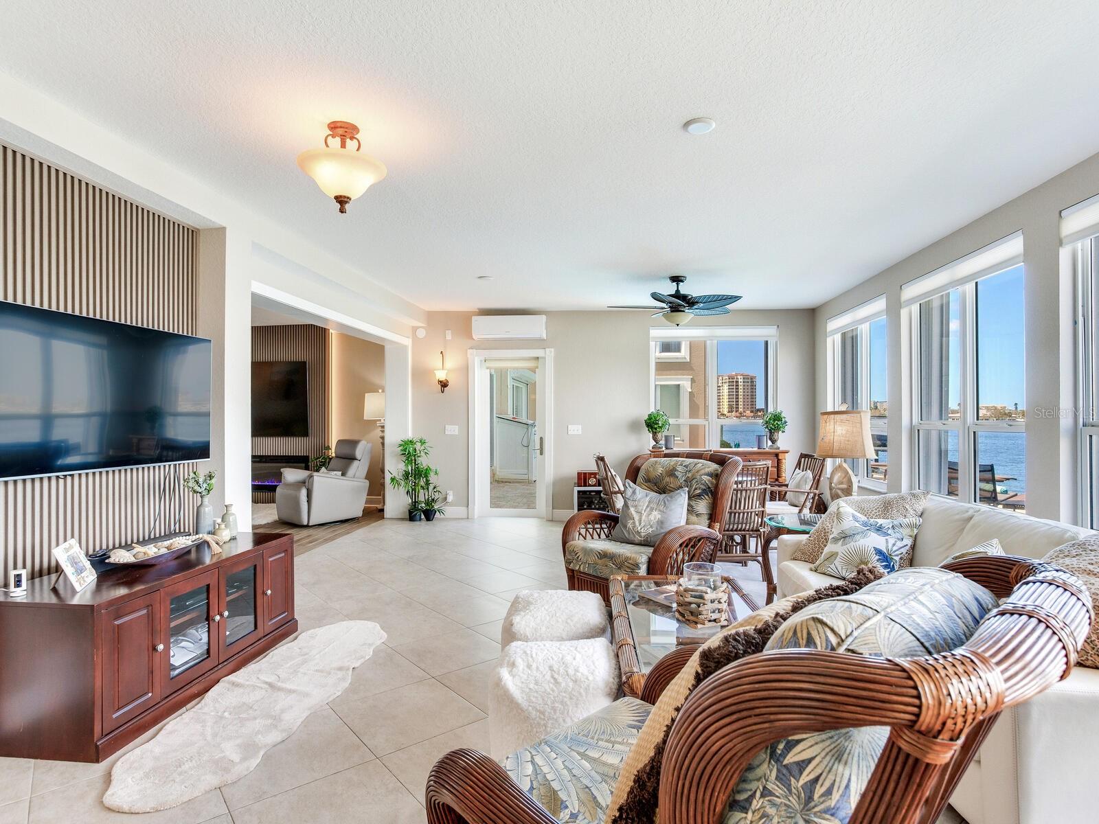 210 DOLPHIN PT #B — photo 22