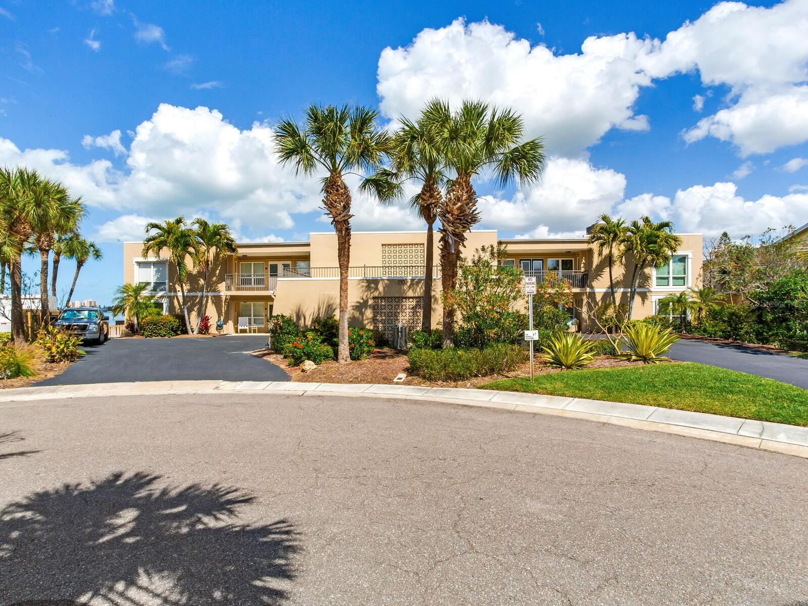 210 DOLPHIN PT #B — photo 2