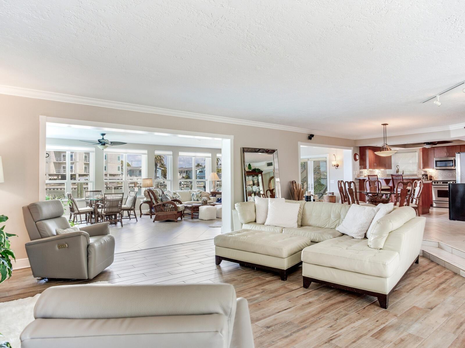 210 DOLPHIN PT #B — photo 8