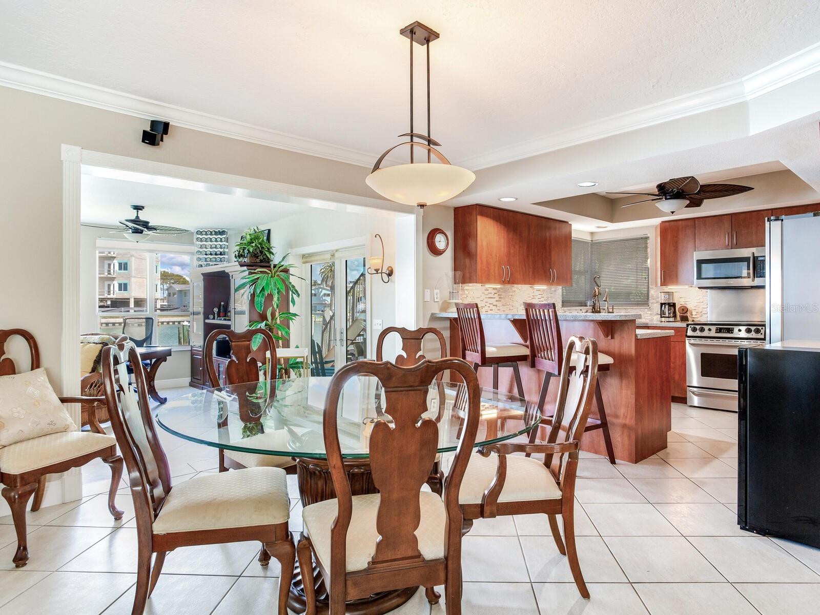 210 DOLPHIN PT #B — photo 24