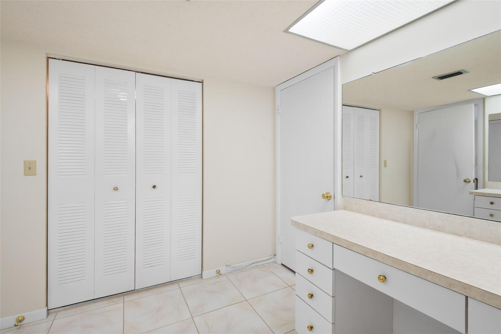 225 COUNTRY CLUB DR #F-1401 — photo 20