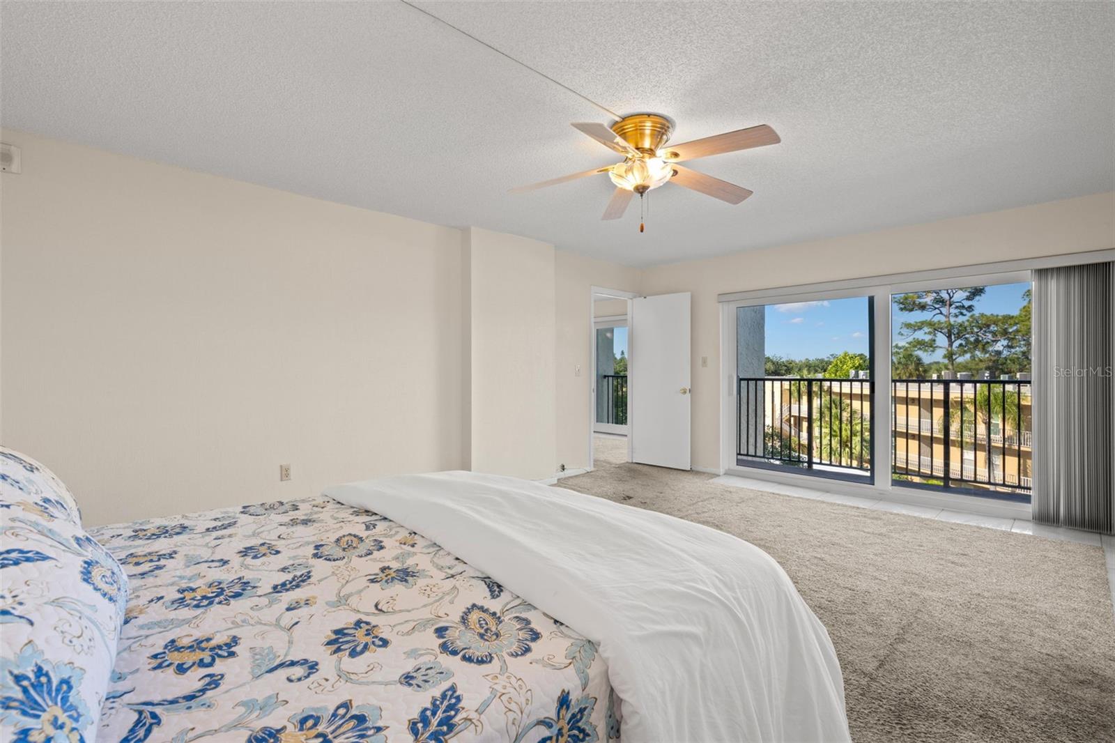 225 COUNTRY CLUB DR #F-1401 — photo 18