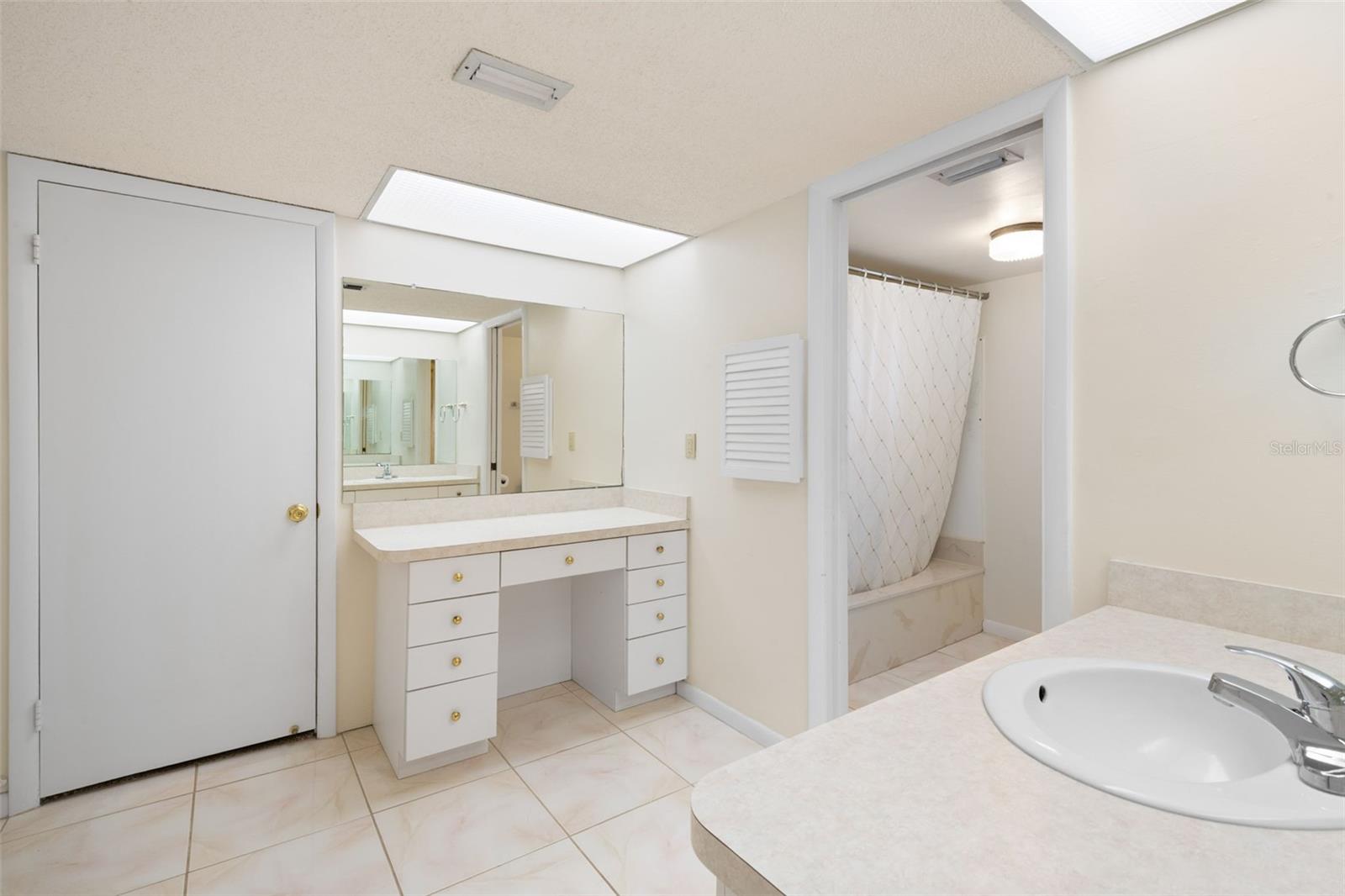 225 COUNTRY CLUB DR #F-1401 — photo 21