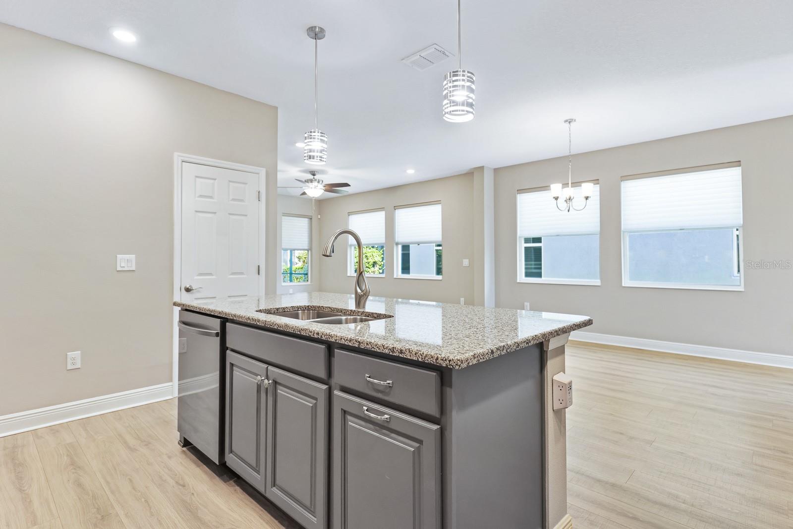 13892 KINGFISHER GLEN DR — photo 9