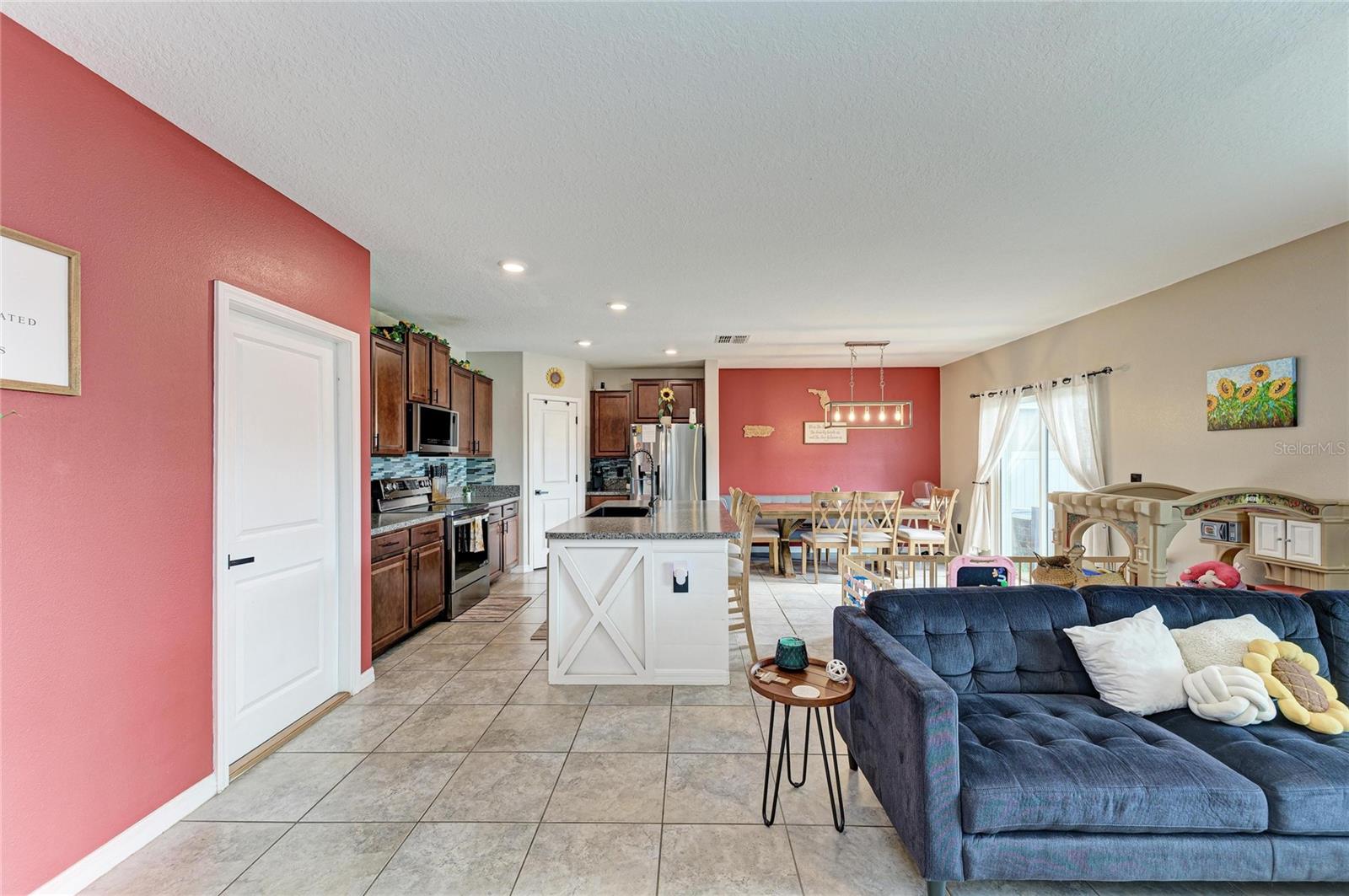 17112 YELLOW PINE ST — photo 15