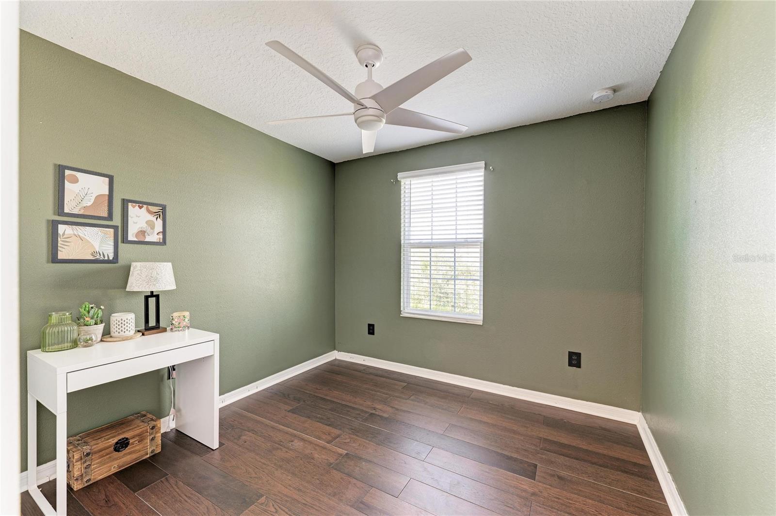 17112 YELLOW PINE ST — photo 33