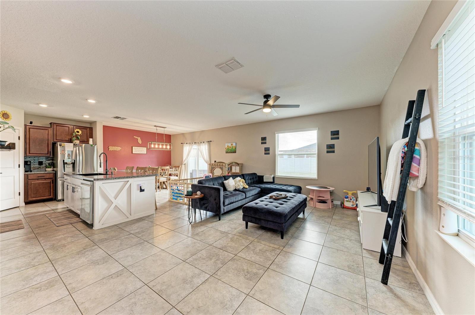 17112 YELLOW PINE ST — photo 9