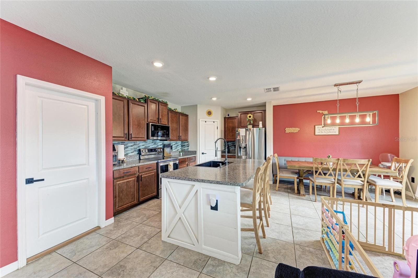 17112 YELLOW PINE ST — photo 16