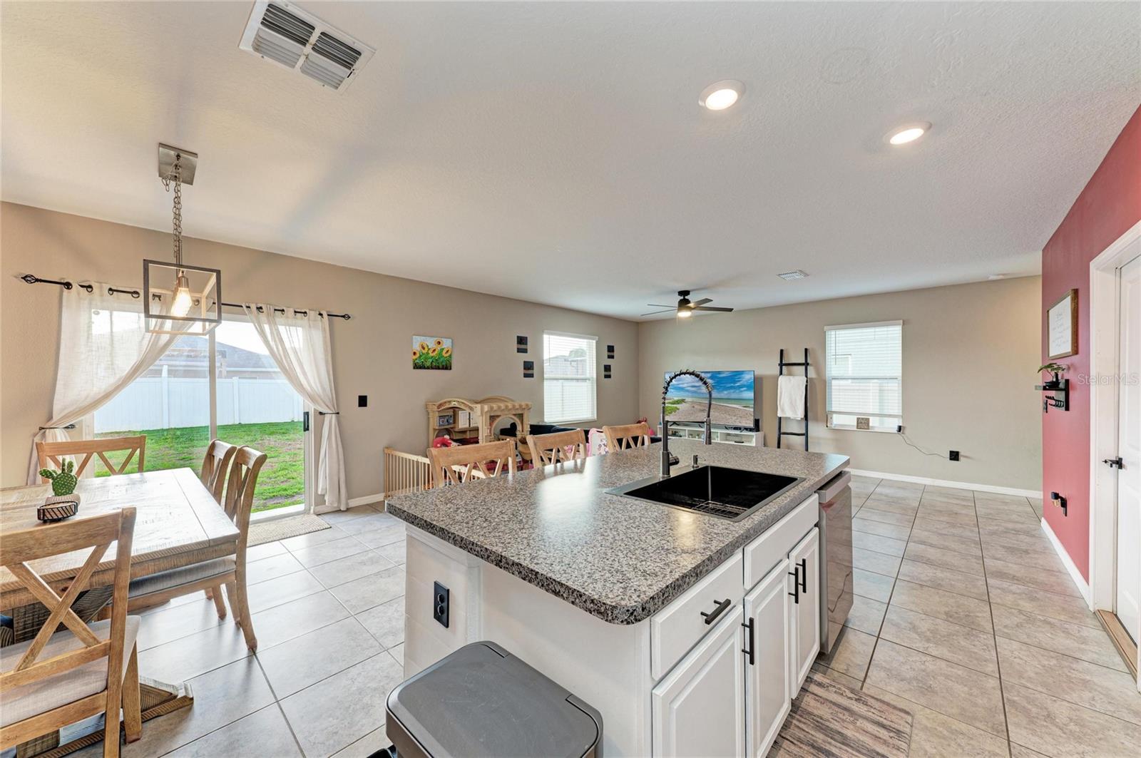 17112 YELLOW PINE ST — photo 18
