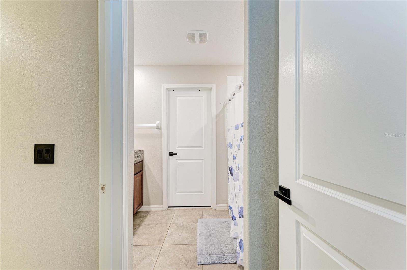 17112 YELLOW PINE ST — photo 28