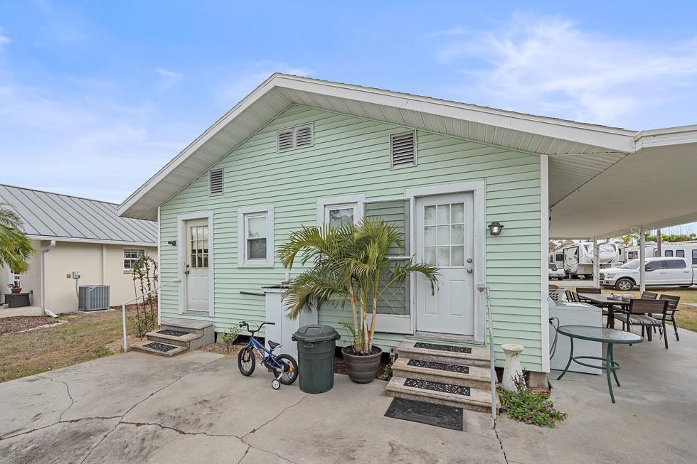 1126 GRABER AVE — photo 10