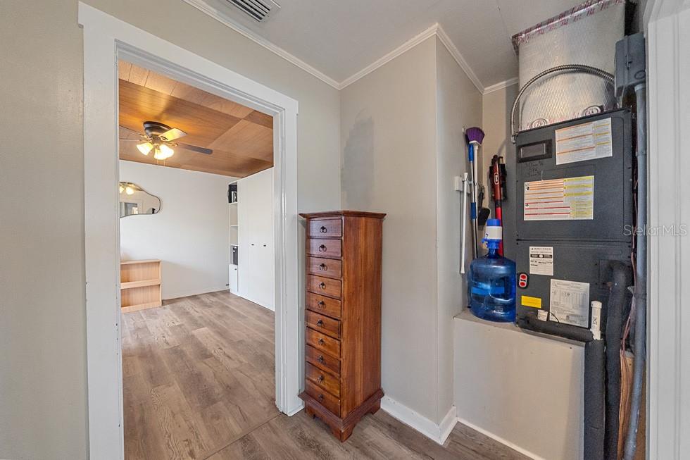 1126 GRABER AVE — photo 17