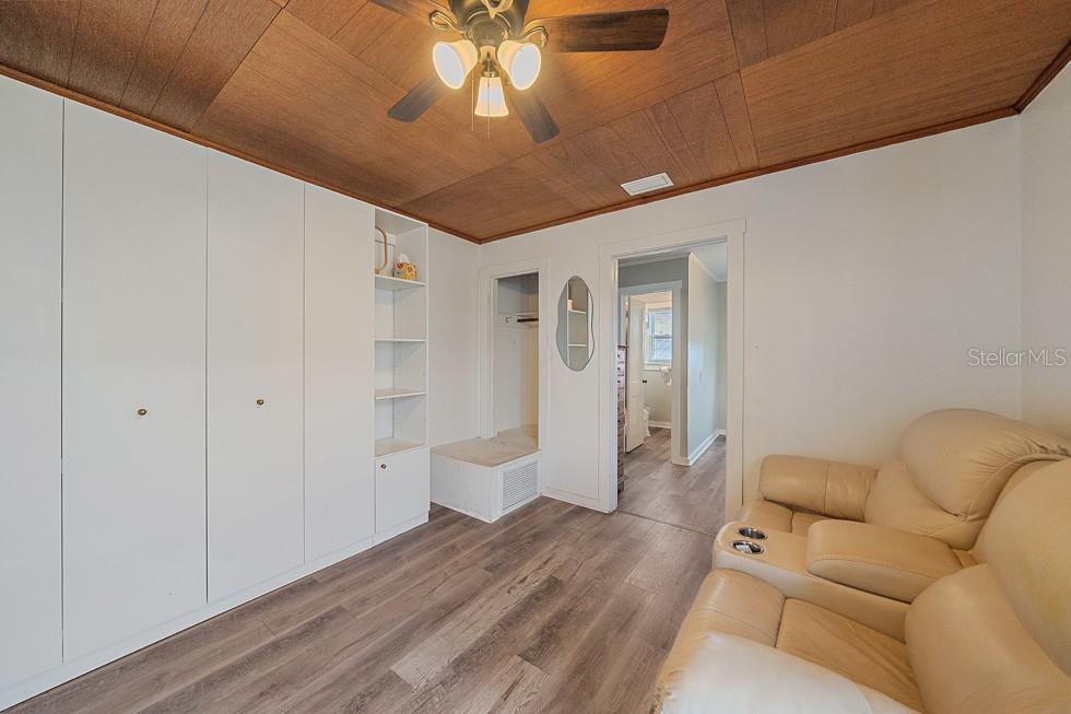 1126 GRABER AVE — photo 21