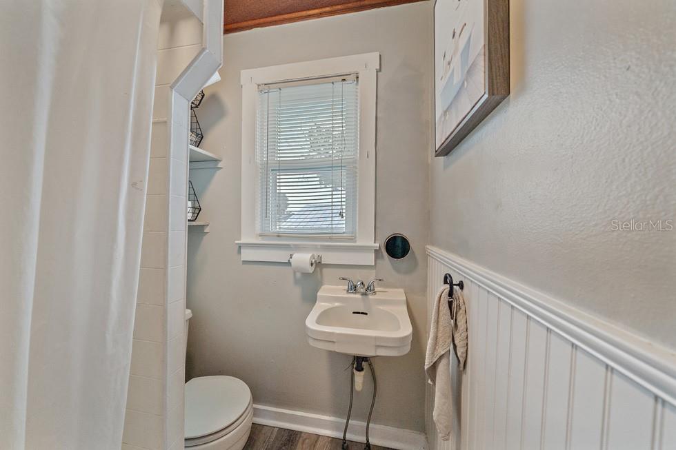1126 GRABER AVE — photo 19
