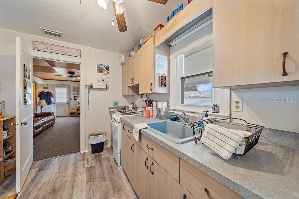 1126 GRABER AVE — photo 24