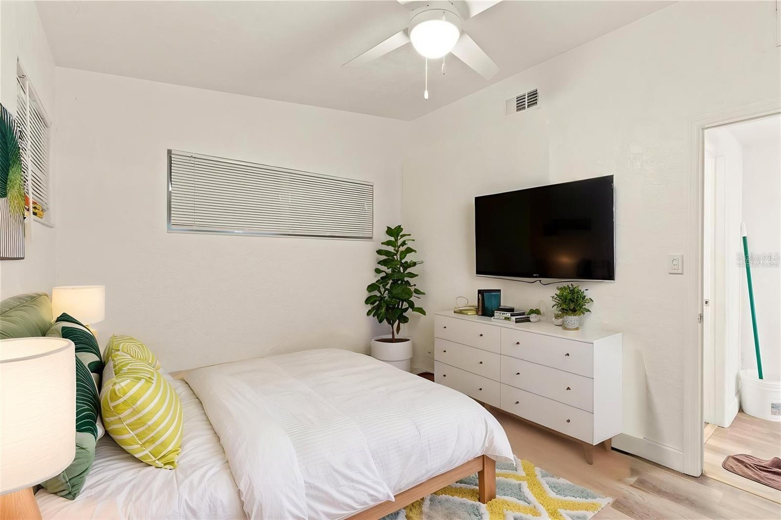 4821 ELFRIDA AVE — photo 9