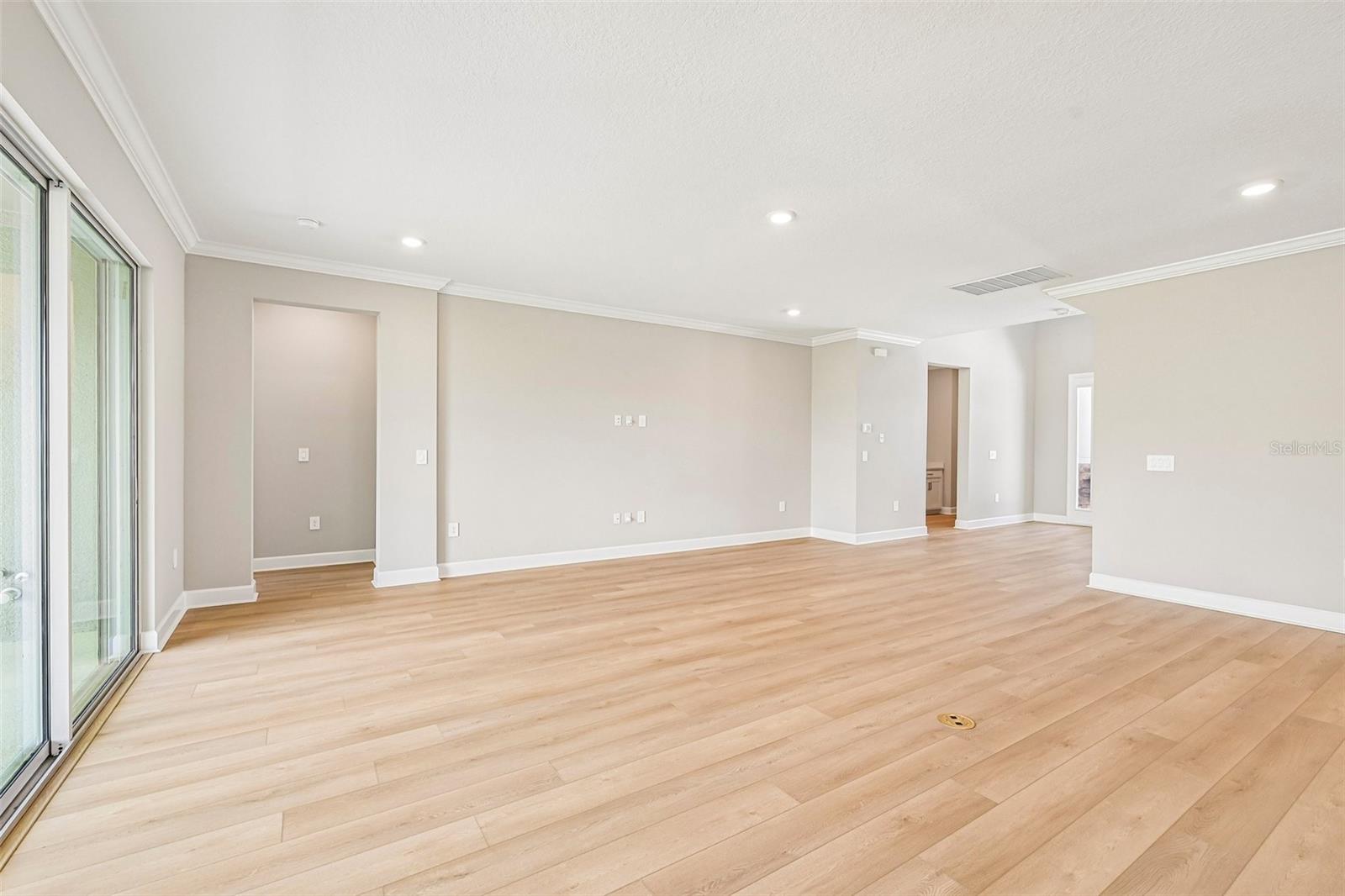 14223 SAWMILL ST — photo 11