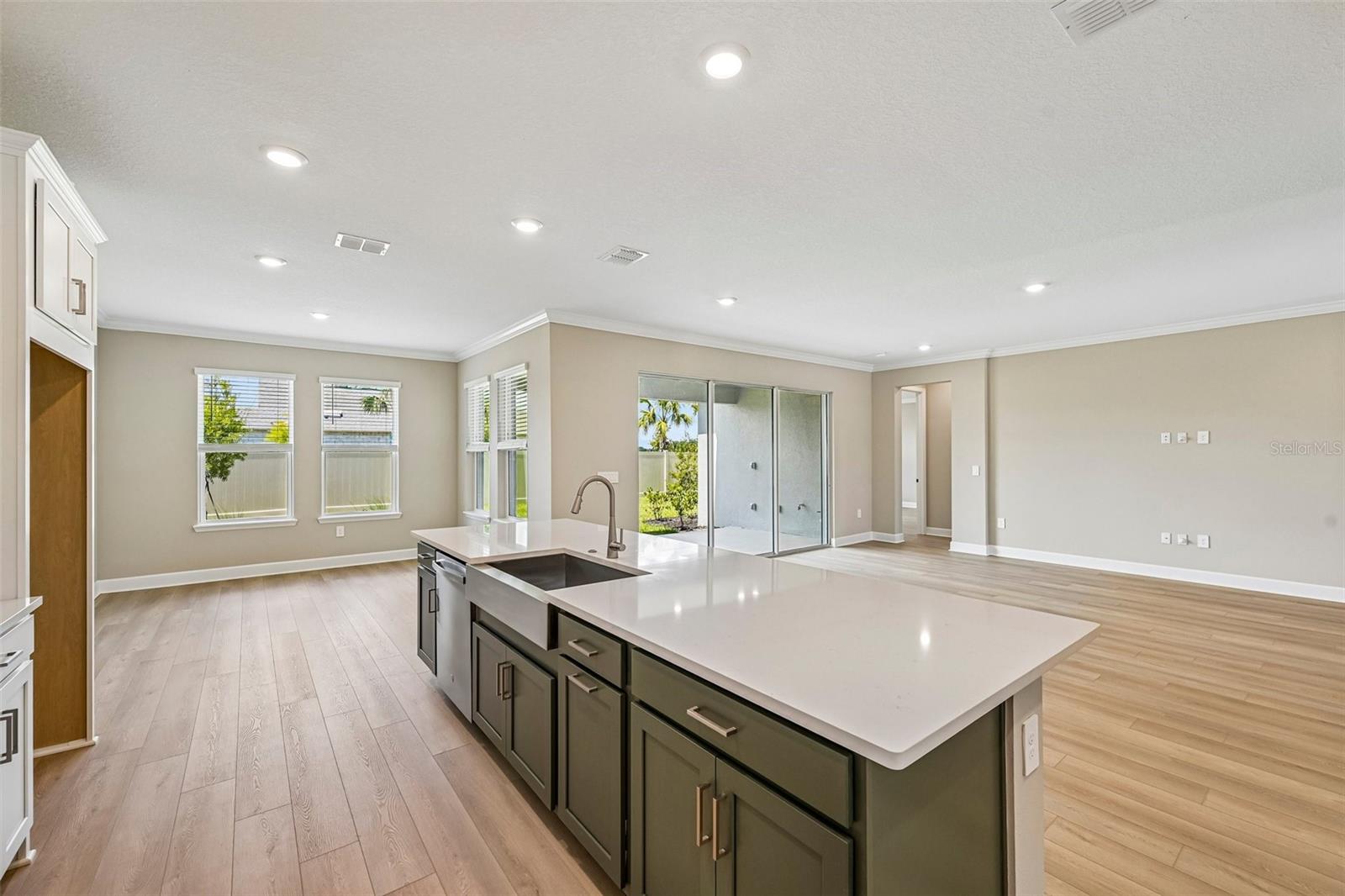 14223 SAWMILL ST — photo 8