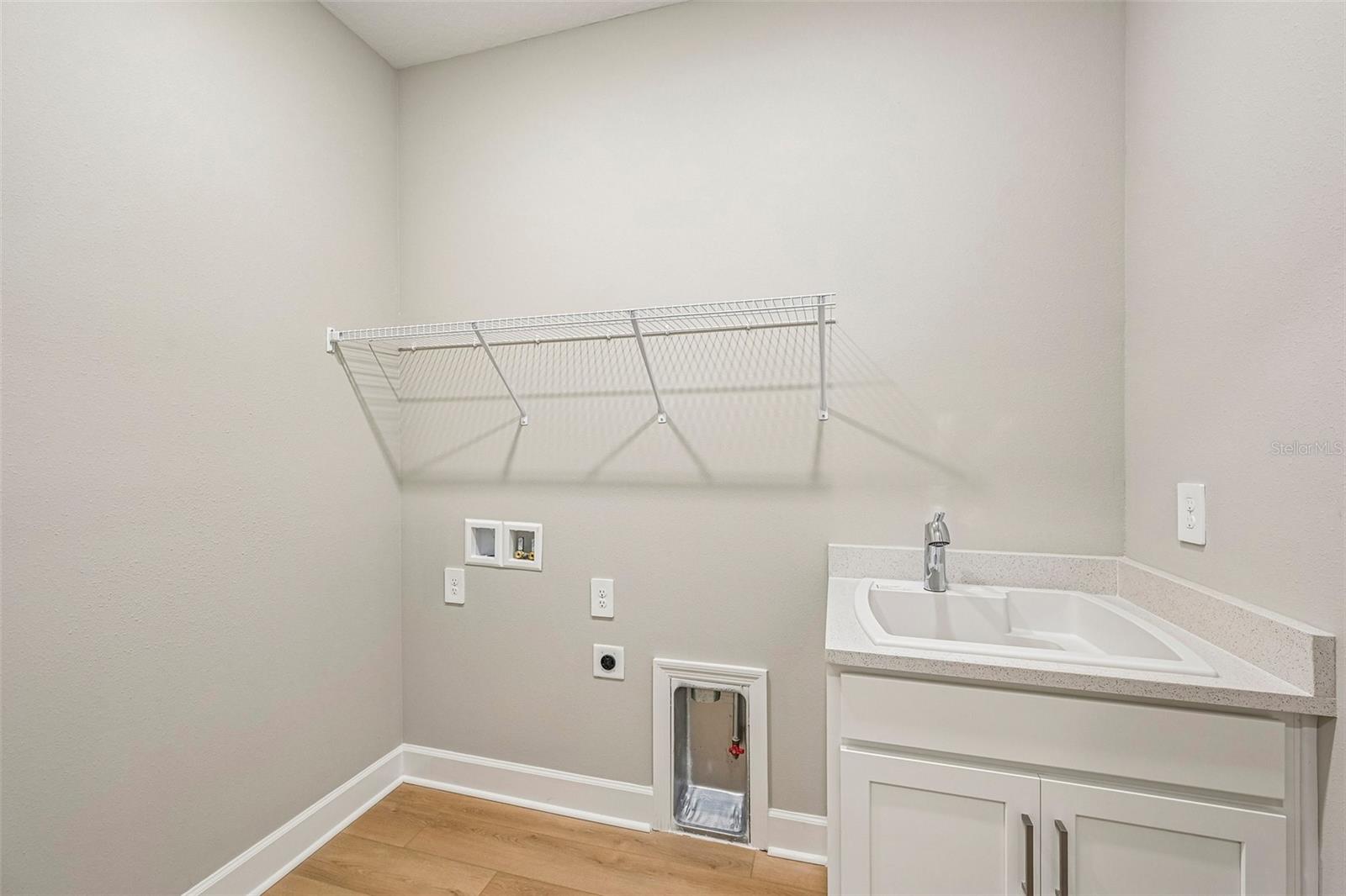 14223 SAWMILL ST — photo 34