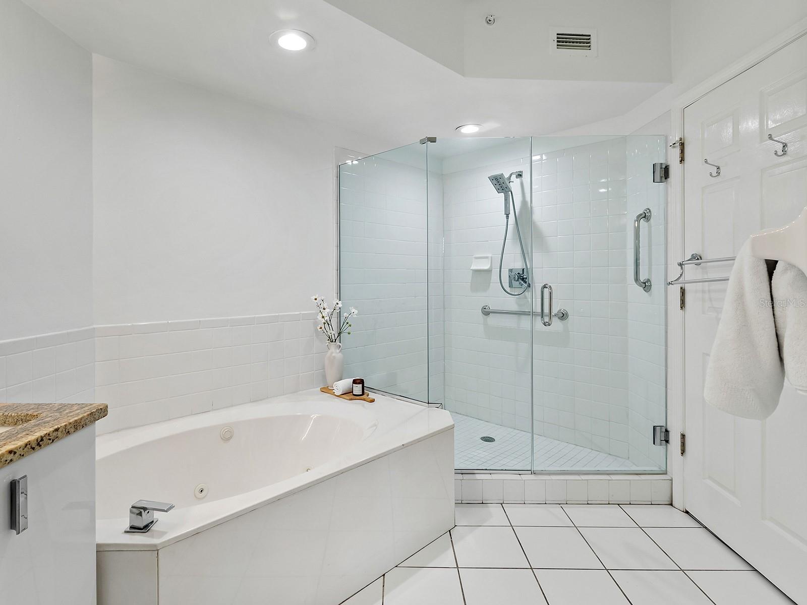 5420 EAGLES POINT CIR #106 — photo 21