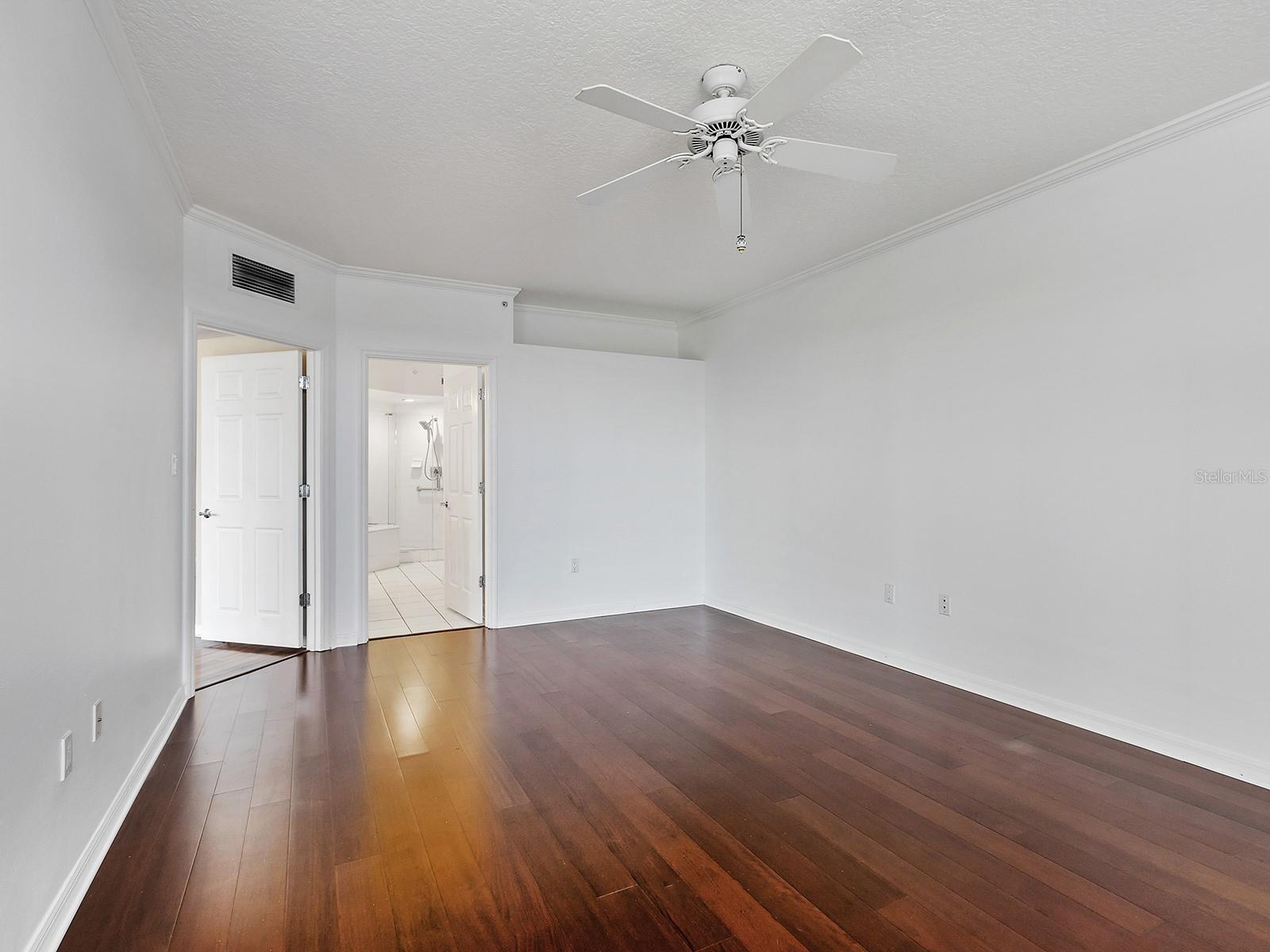 5420 EAGLES POINT CIR #106 — photo 17