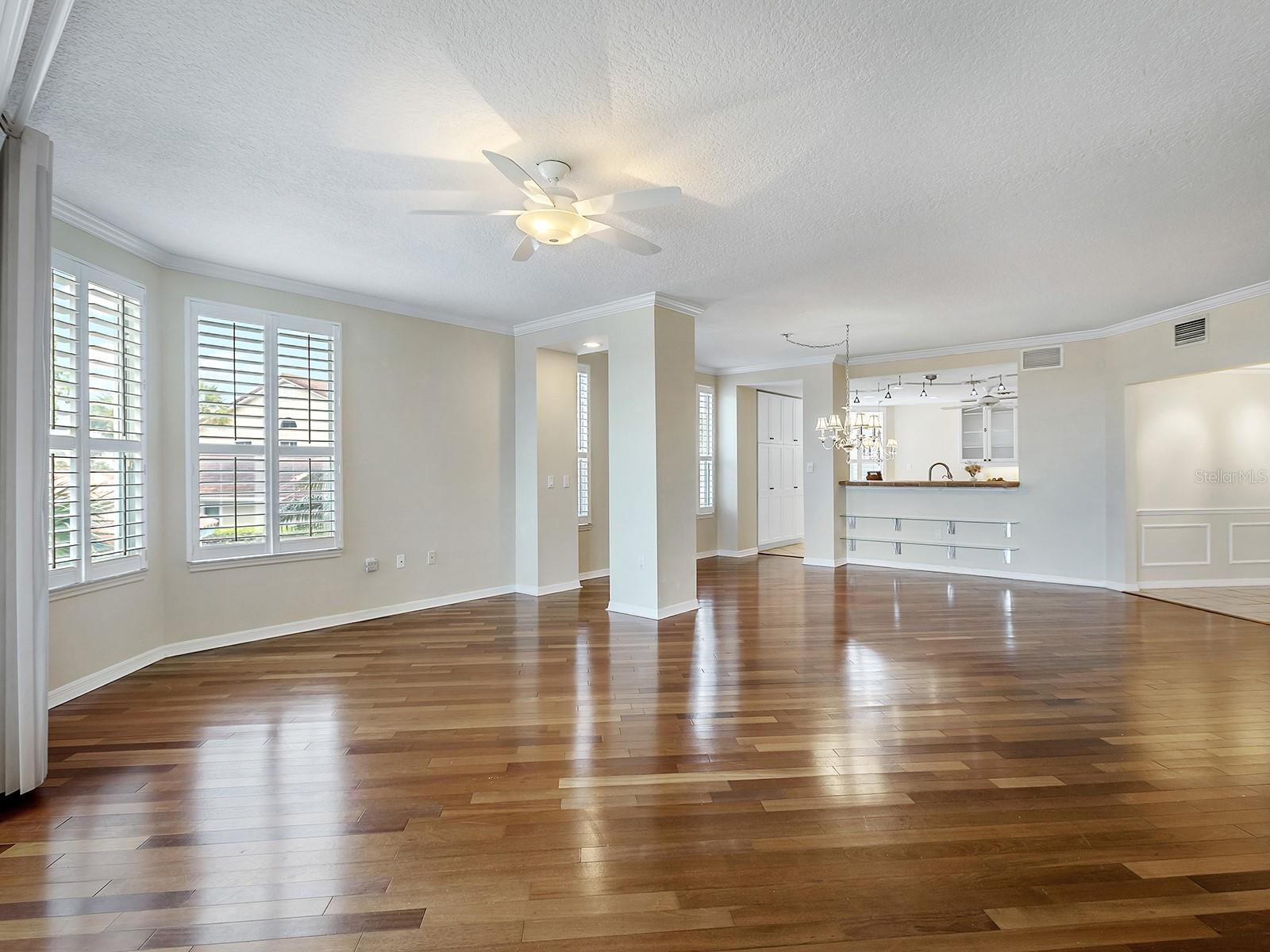 5420 EAGLES POINT CIR #106 — photo 10