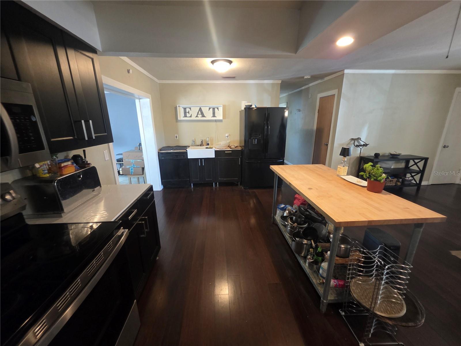 1015 RHODES AVE — photo 16