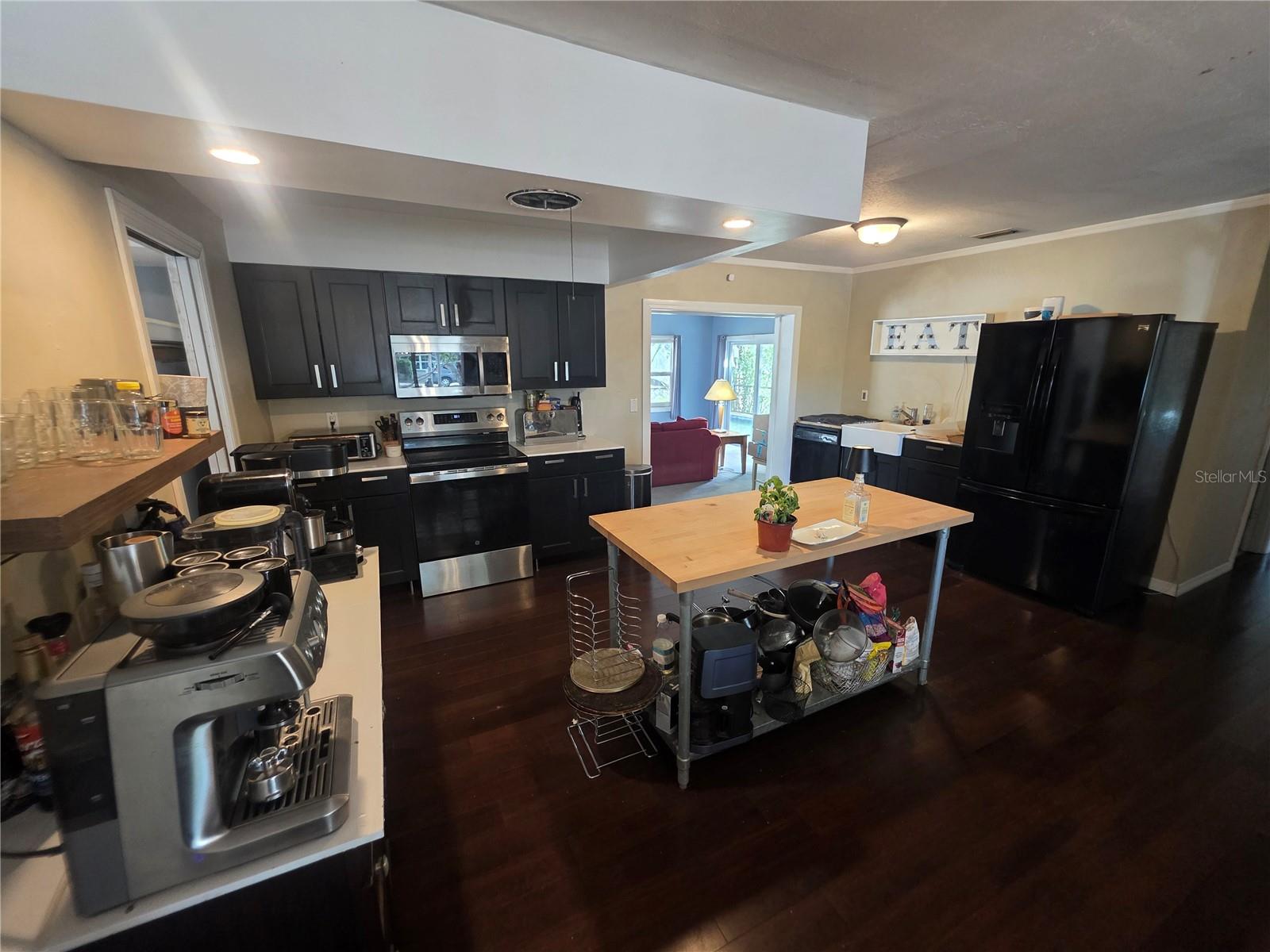 1015 RHODES AVE — photo 5