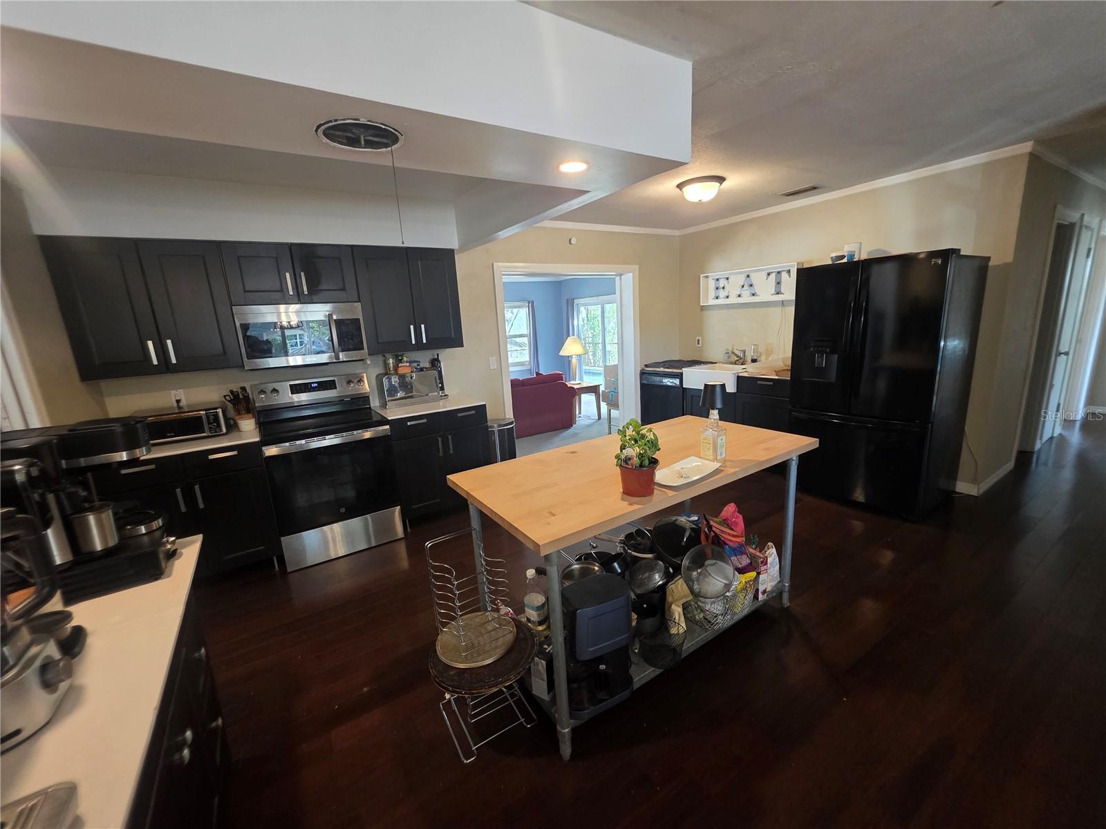 1015 RHODES AVE — photo 17