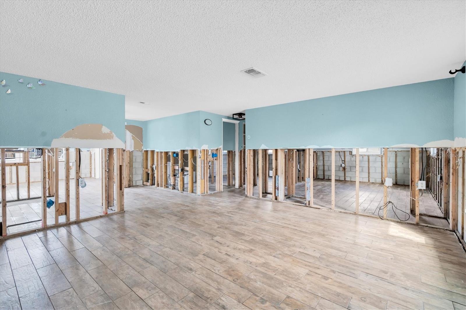 5603 QUIST DR — photo 2