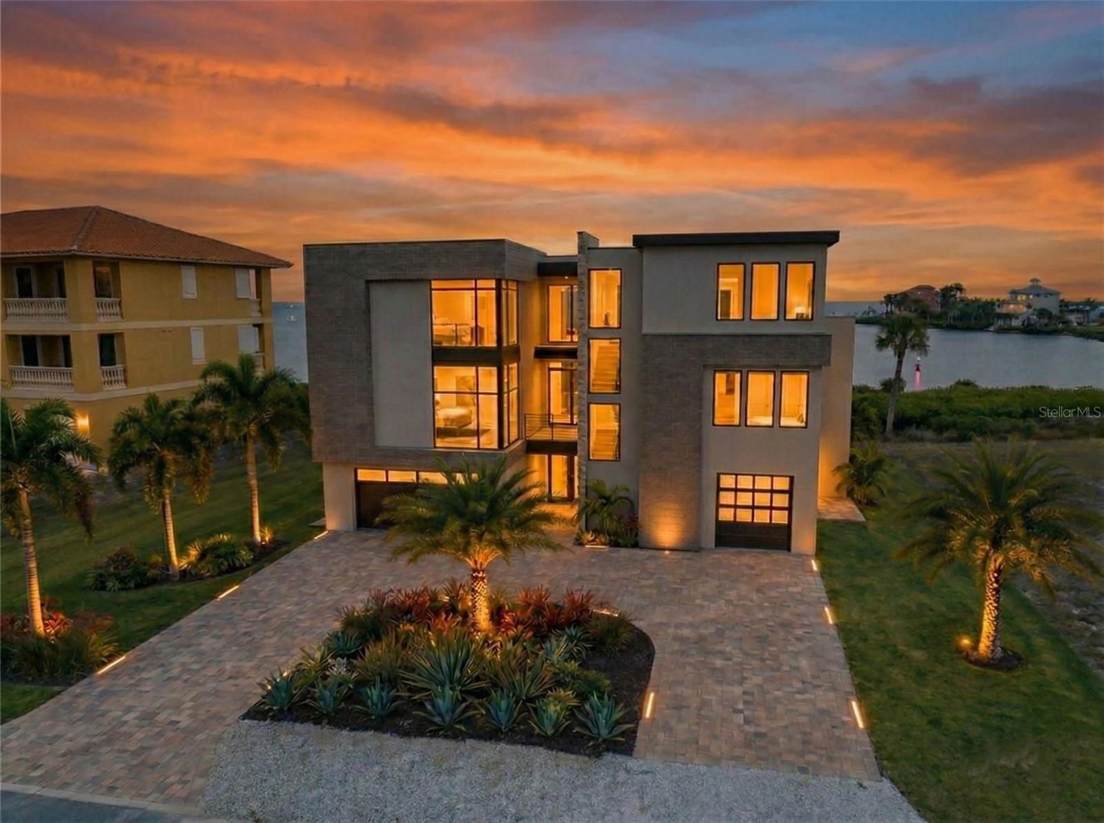 25 HARBORPOINTE DR — photo 3