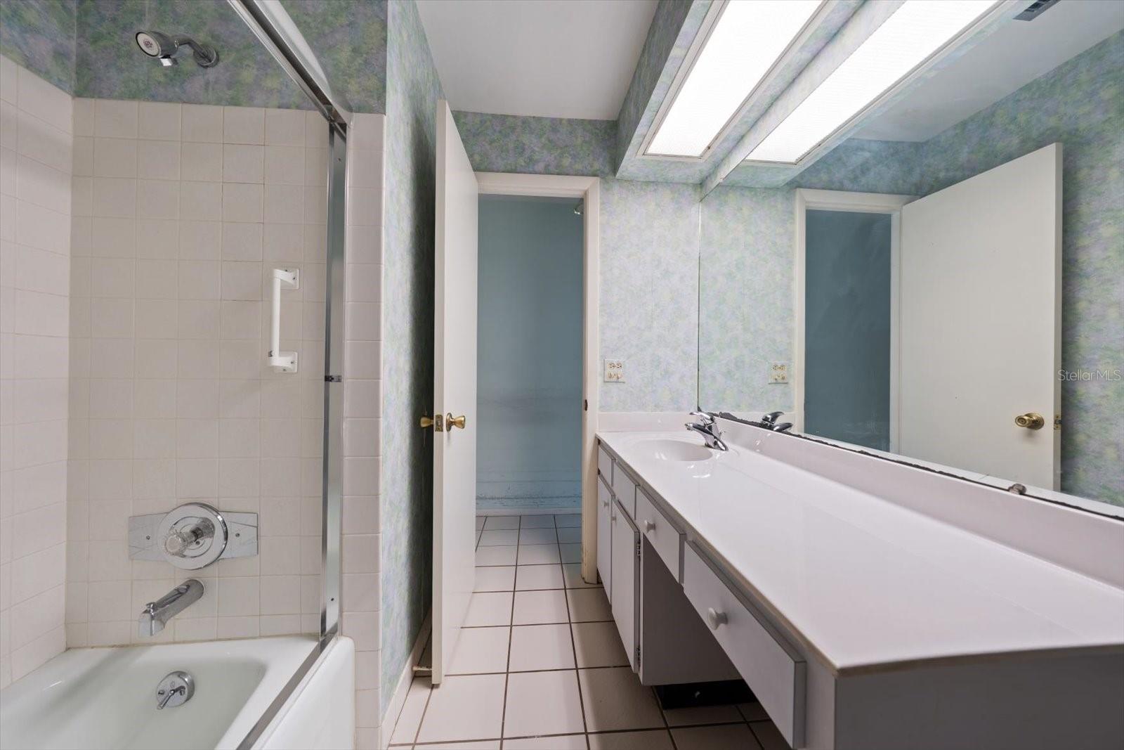 100 BLUFF VIEW DR #114A — photo 29