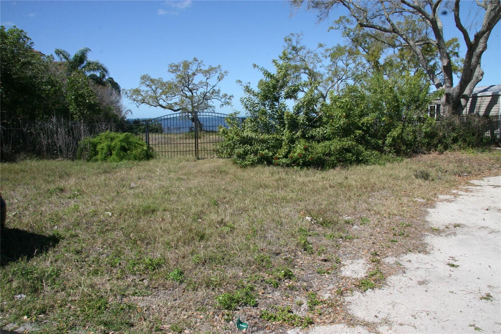 000 BLUFF BLVD — photo 6