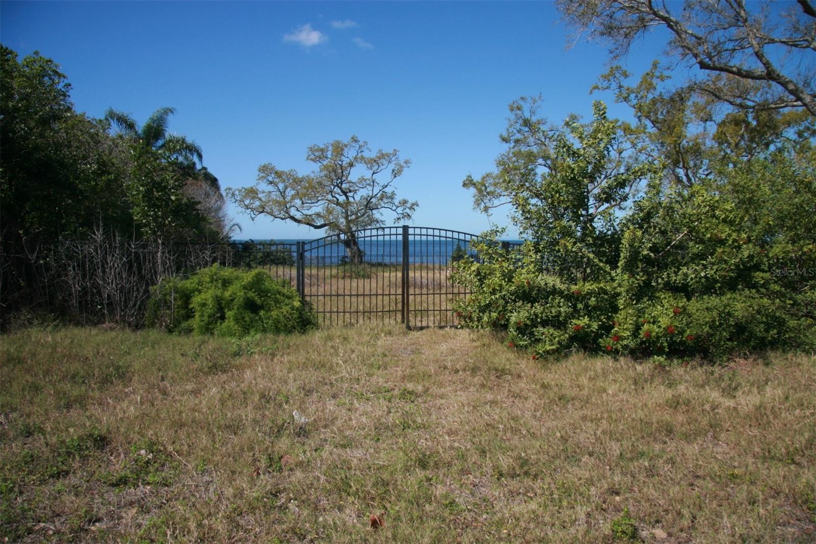 000 BLUFF BLVD — photo 5