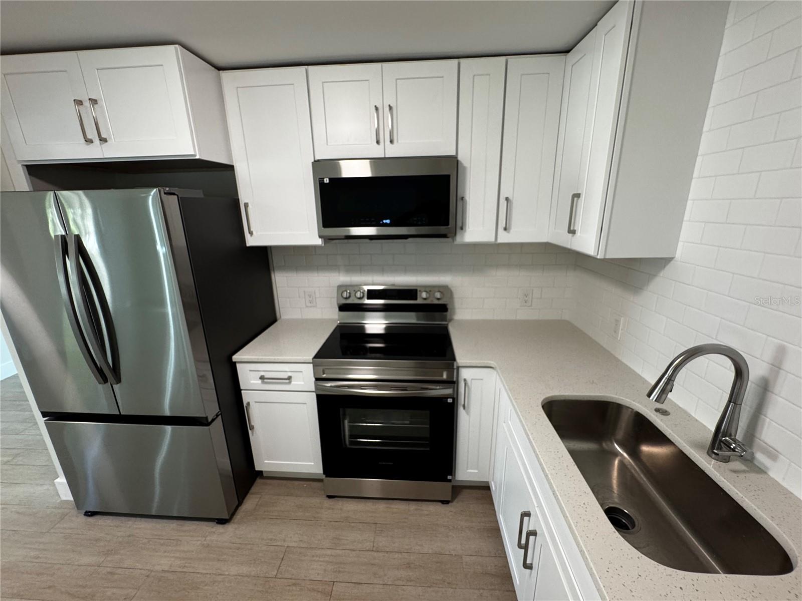 3182 HATTON ST — photo 10