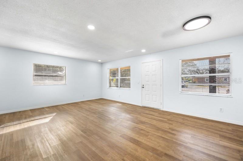 1132 AUBURN ST — photo 4