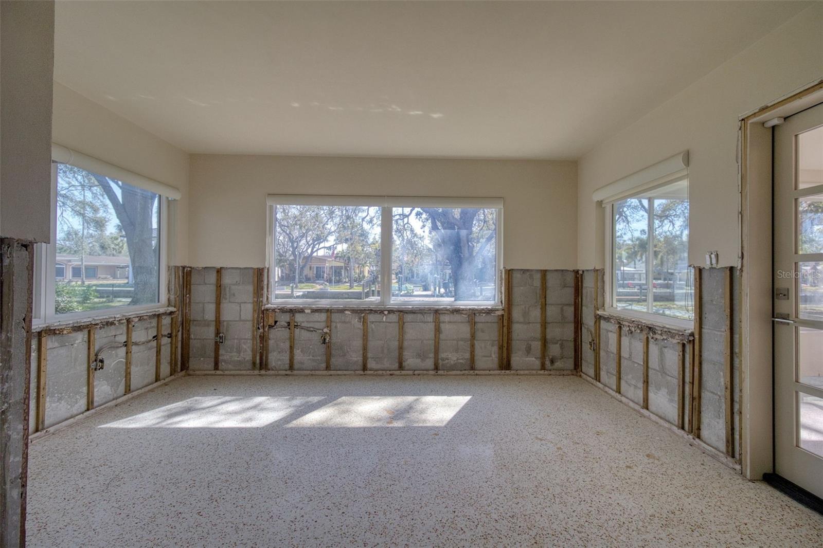 5 SHORE DR — photo 36